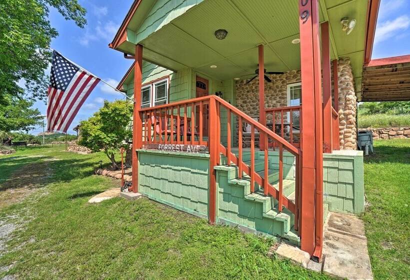 Charming Hilltop Cottage In Medicine Park!