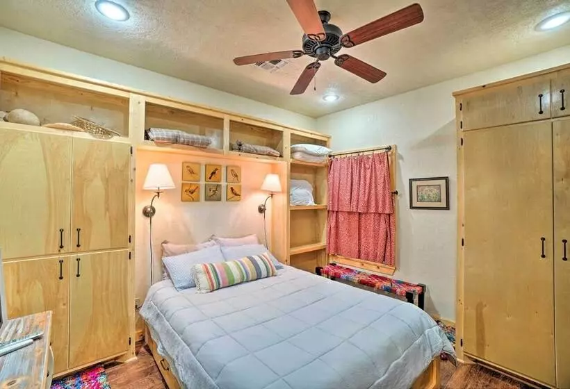 Charming Hilltop Cottage In Medicine Park!