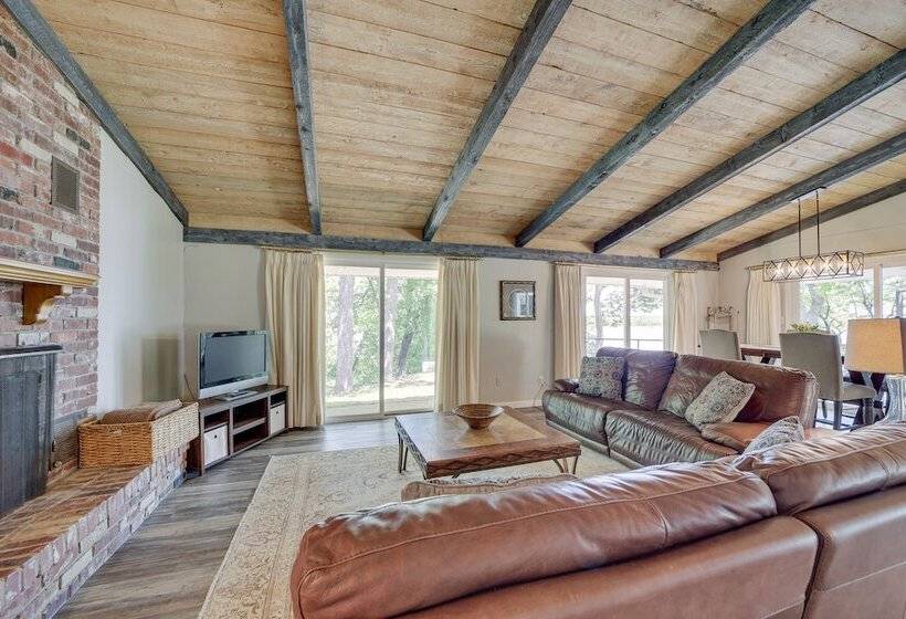 Waterfront Retreat W/ Deck On Lake Eufaula!