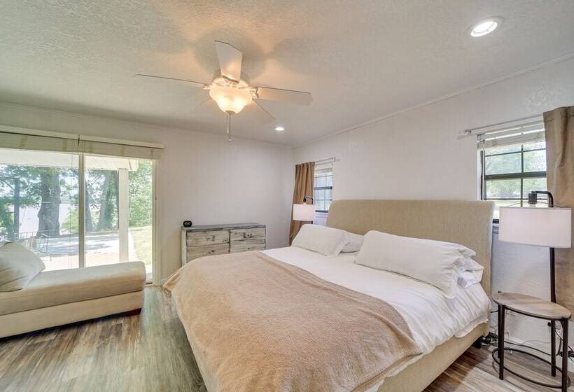 Waterfront Retreat W/ Deck On Lake Eufaula!