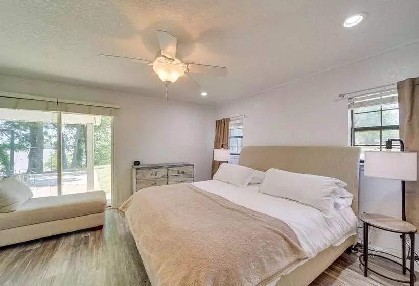 Waterfront Retreat W/ Deck On Lake Eufaula!