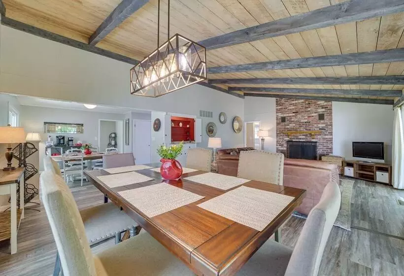 Waterfront Retreat W/ Deck On Lake Eufaula!