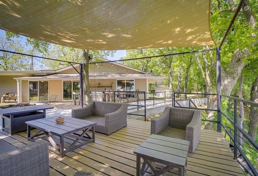 Waterfront Retreat W/ Deck On Lake Eufaula!