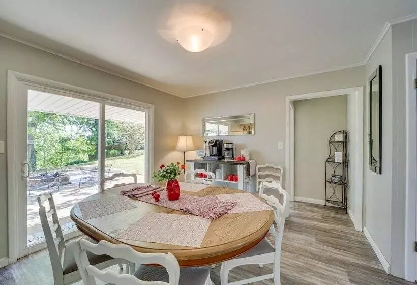 Waterfront Retreat W/ Deck On Lake Eufaula!