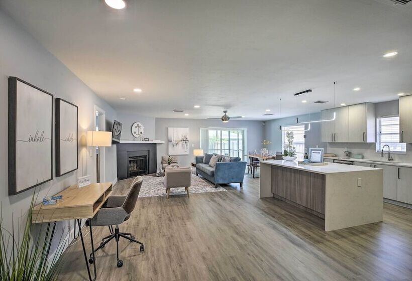 Chic Beach House With Lanai And Private Yard!