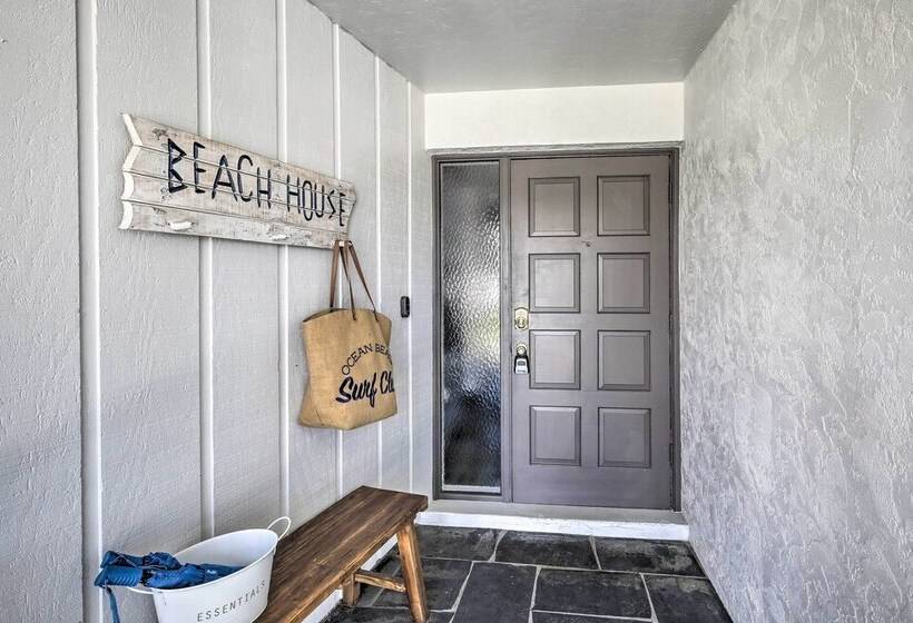 Chic Beach House With Lanai And Private Yard!