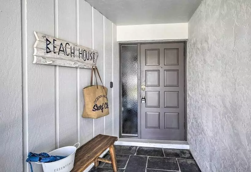 Chic Beach House With Lanai And Private Yard!