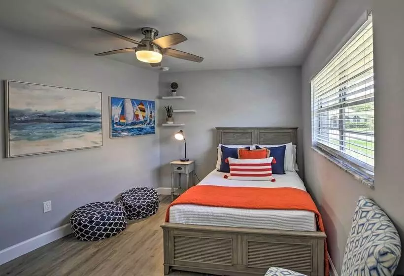 Chic Beach House With Lanai And Private Yard!