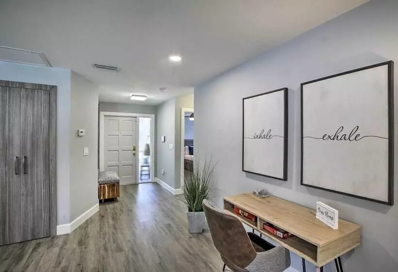Chic Beach House With Lanai And Private Yard!