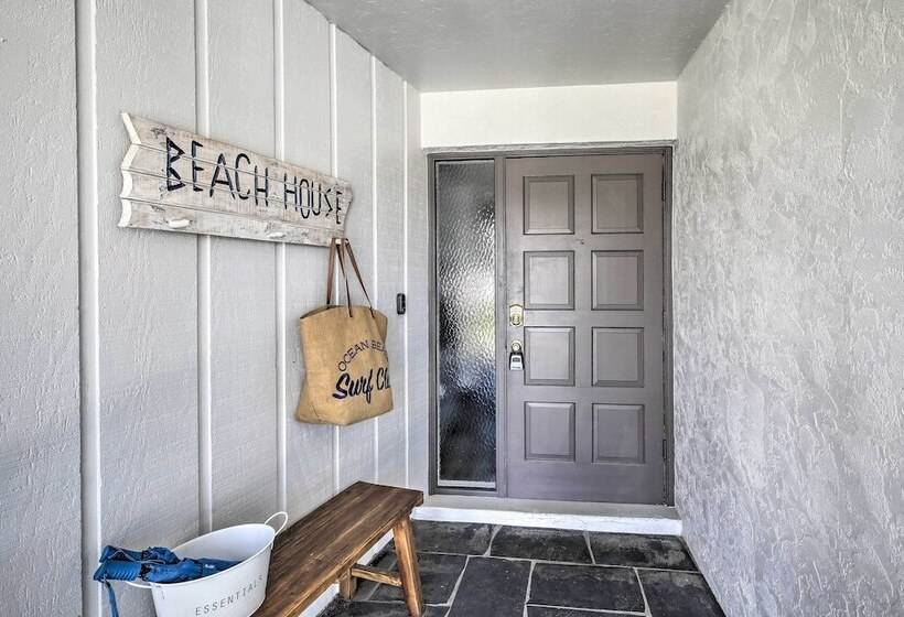 Chic Beach House With Lanai And Private Yard!