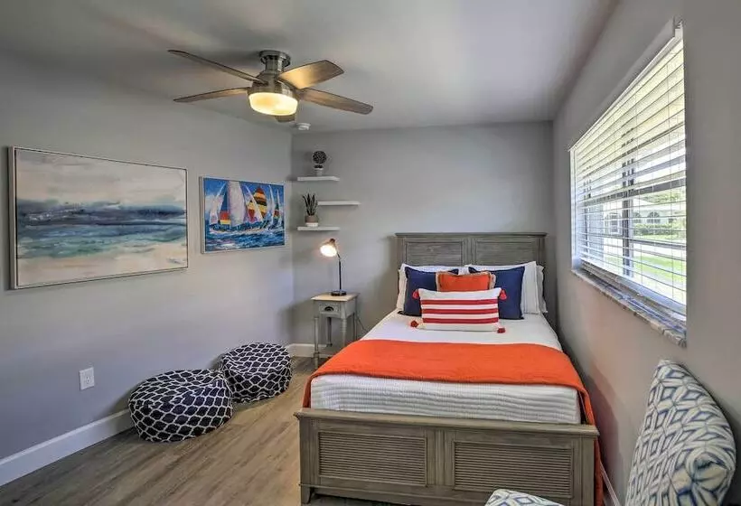 Chic Beach House With Lanai And Private Yard!