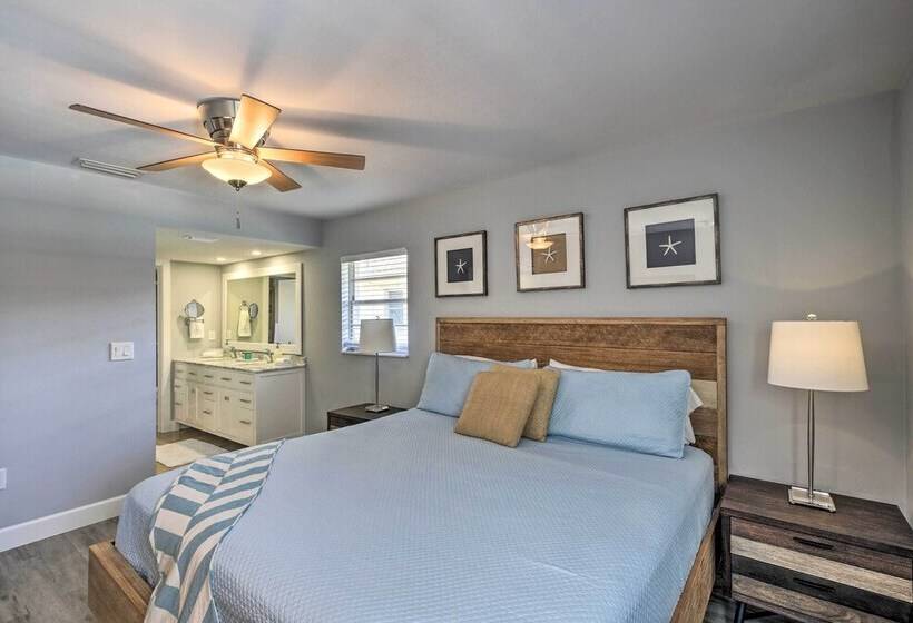 Chic Beach House With Lanai And Private Yard!