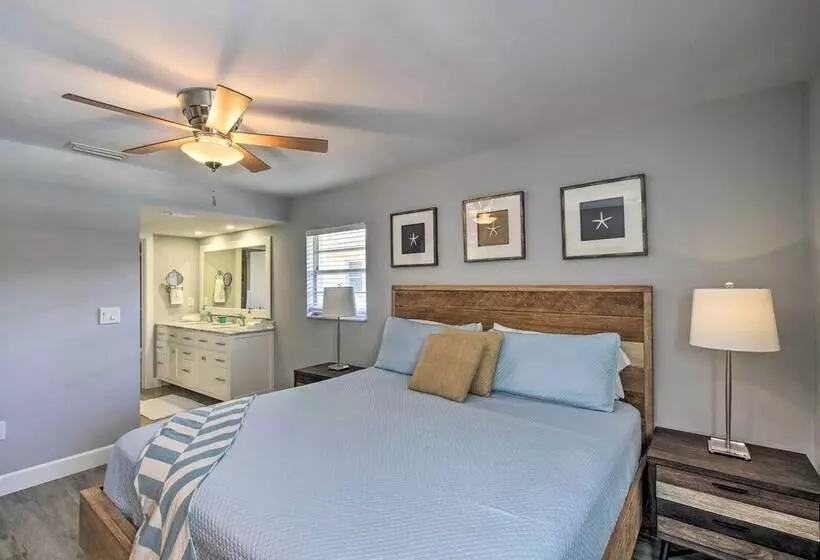 Chic Beach House With Lanai And Private Yard!