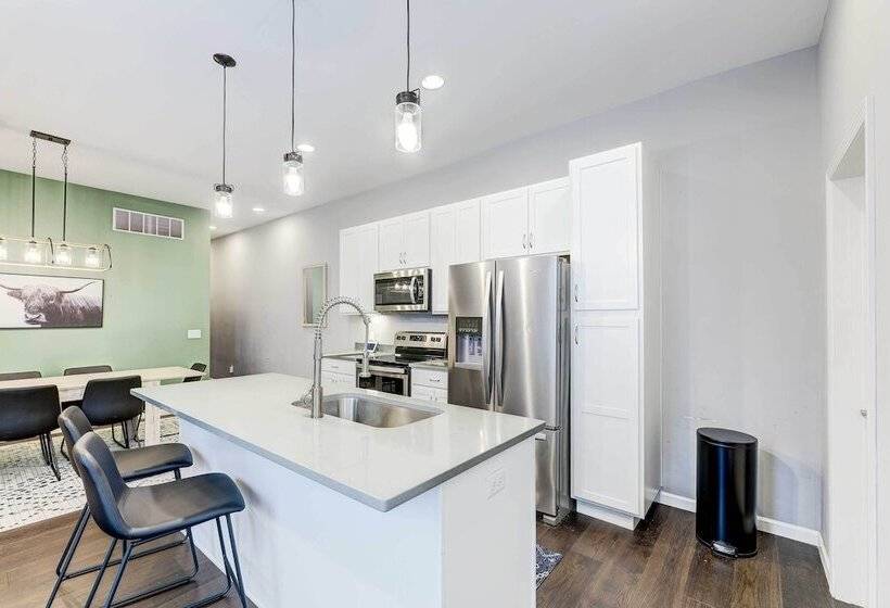 Chic Home W/ Yard < 3 Mi To Dtwn Cincinnati!