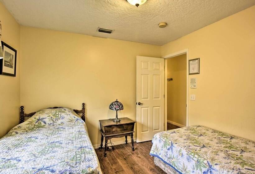 Cocoa Beach Paradise: Screened Pool, Patio + Games