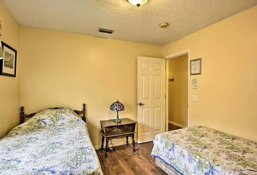 Cocoa Beach Paradise: Screened Pool, Patio + Games