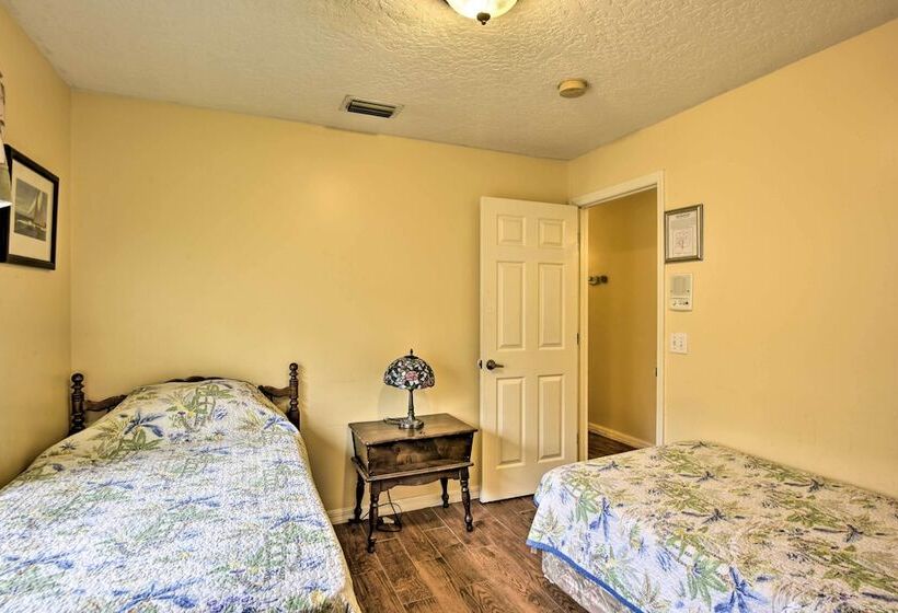 Cocoa Beach Paradise: Screened Pool, Patio + Games