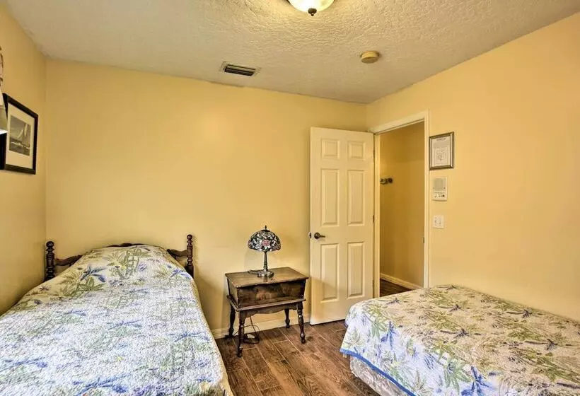 Cocoa Beach Paradise: Screened Pool, Patio + Games