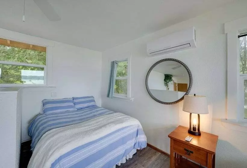 Cozy Beachouse: View & Deck, Steps From Skagit Bay