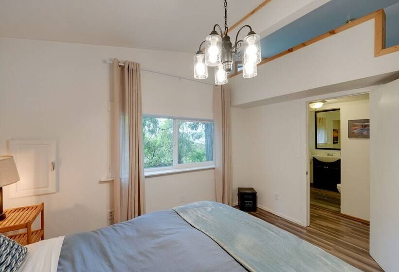 Cozy Beachouse: View & Deck, Steps From Skagit Bay