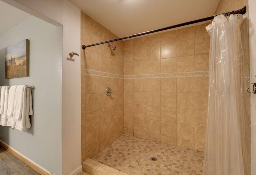 Cozy Beachouse: View & Deck, Steps From Skagit Bay