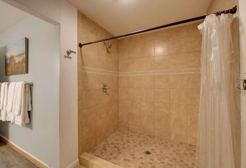 Cozy Beachouse: View & Deck, Steps From Skagit Bay