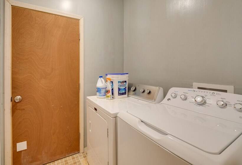 Cozy Beachouse: View & Deck, Steps From Skagit Bay