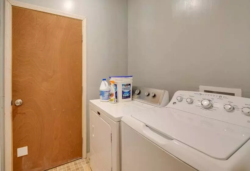 Cozy Beachouse: View & Deck, Steps From Skagit Bay