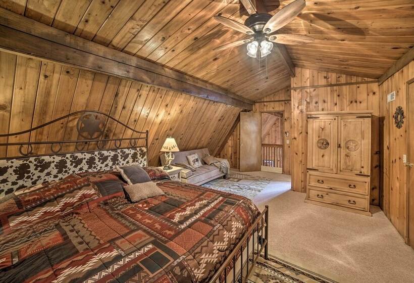 Cozy Cabin Near Massanutten Resort & Water Park!