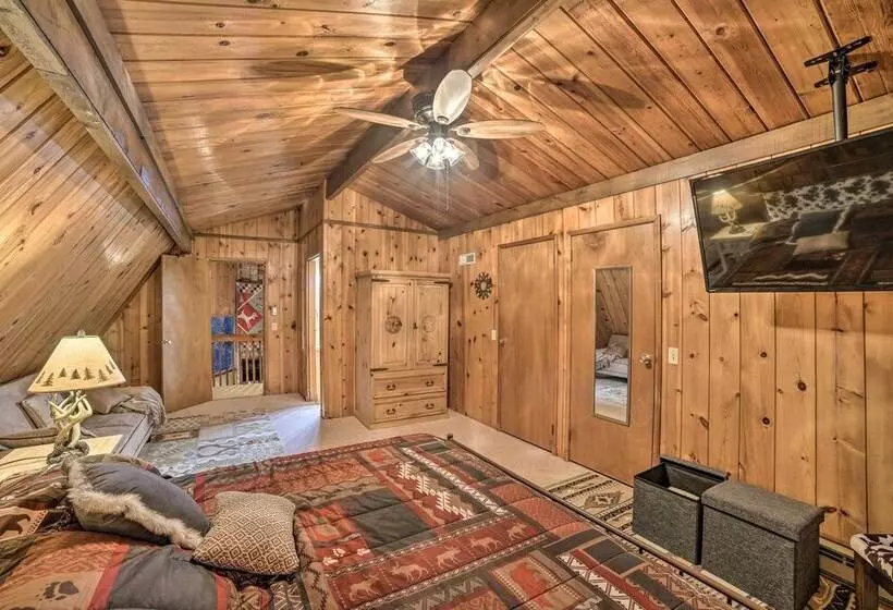 Cozy Cabin Near Massanutten Resort & Water Park!