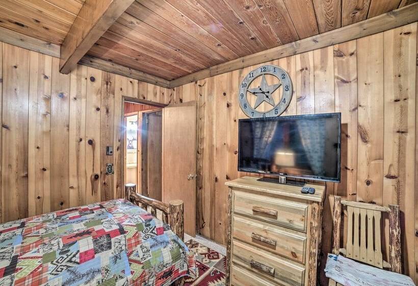 Cozy Cabin Near Massanutten Resort & Water Park!