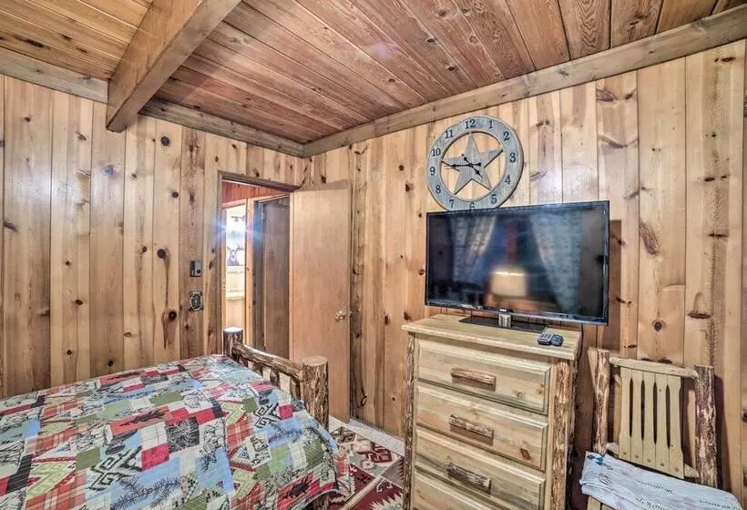 Cozy Cabin Near Massanutten Resort & Water Park!