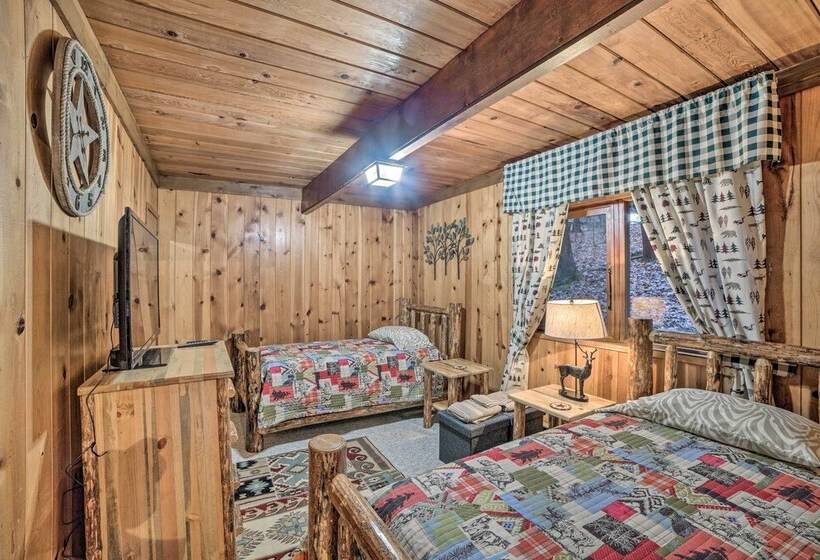 Cozy Cabin Near Massanutten Resort & Water Park!