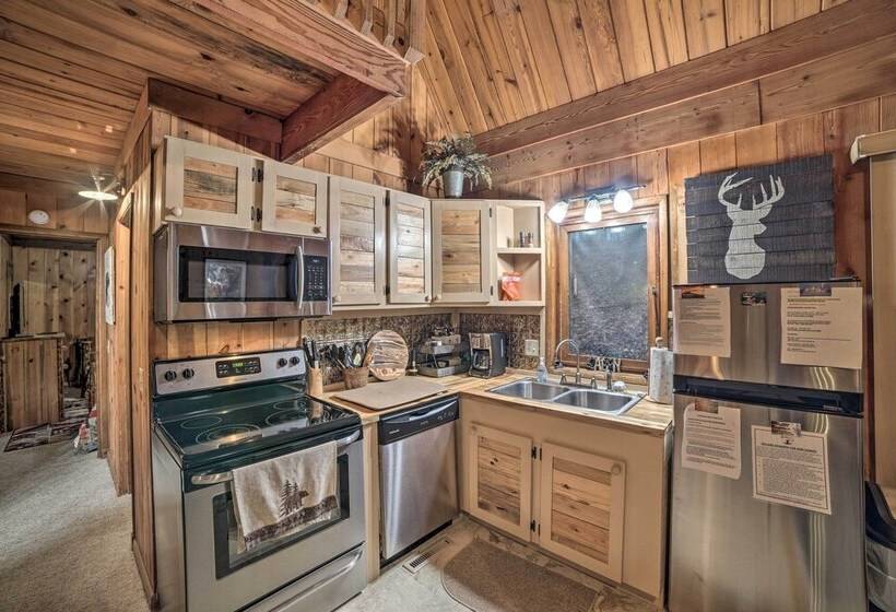 Cozy Cabin Near Massanutten Resort & Water Park!