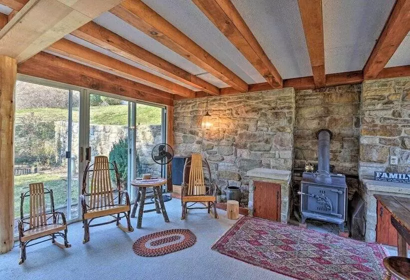 Cozy Home W/ Private Patio & Views, Hiking On Site