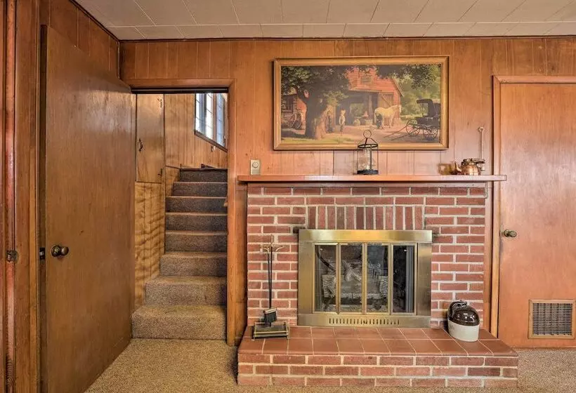 Cozy Home W/ Private Patio & Views, Hiking On Site