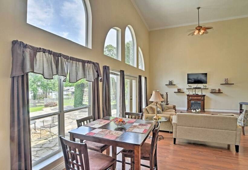 Cozy Lakefront Benton Home ~ 20 Mi To Shreveport!