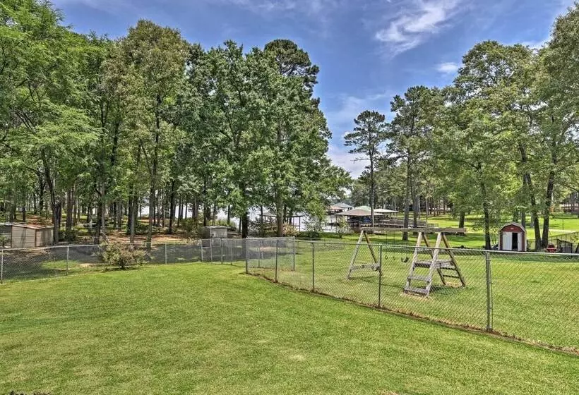 Cozy Lakefront Benton Home ~ 20 Mi To Shreveport!
