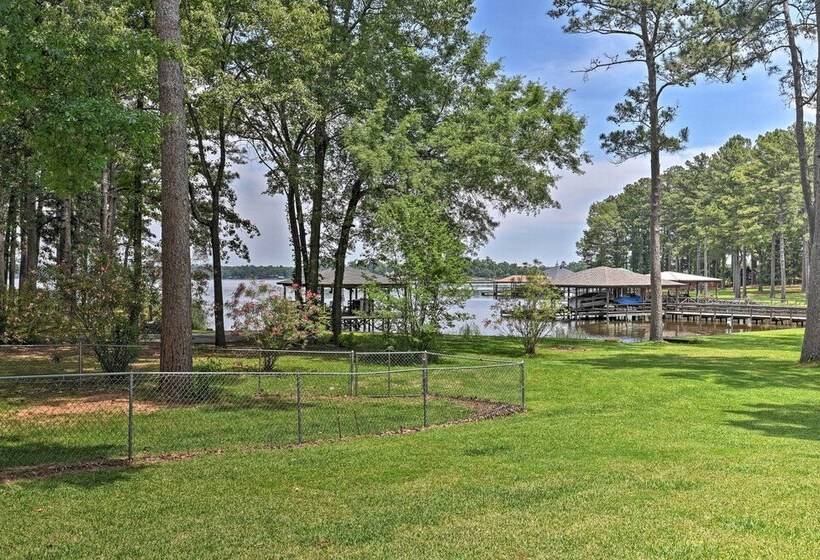 Cozy Lakefront Benton Home ~ 20 Mi To Shreveport!
