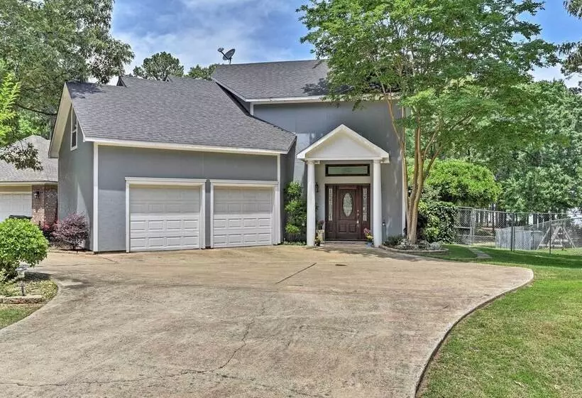 Cozy Lakefront Benton Home ~ 20 Mi To Shreveport!