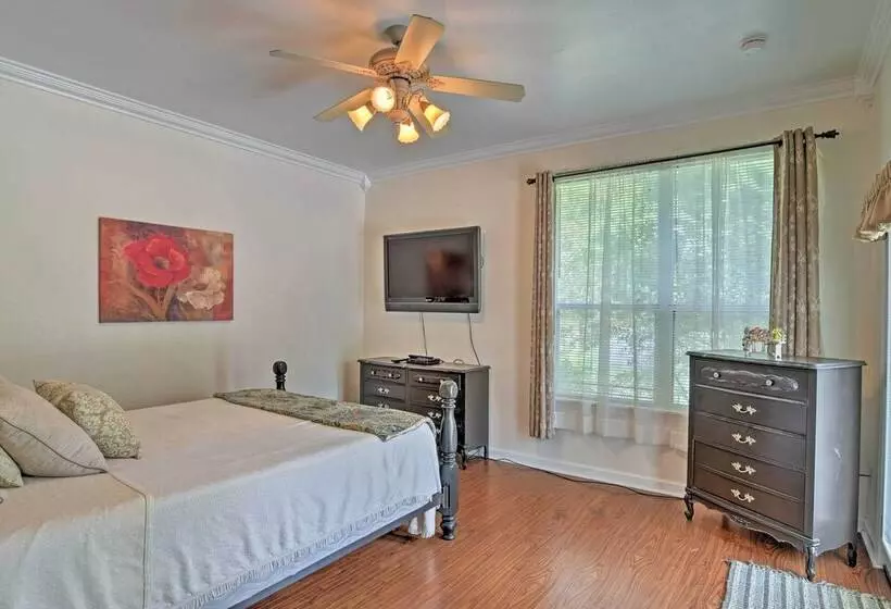 Cozy Lakefront Benton Home ~ 20 Mi To Shreveport!
