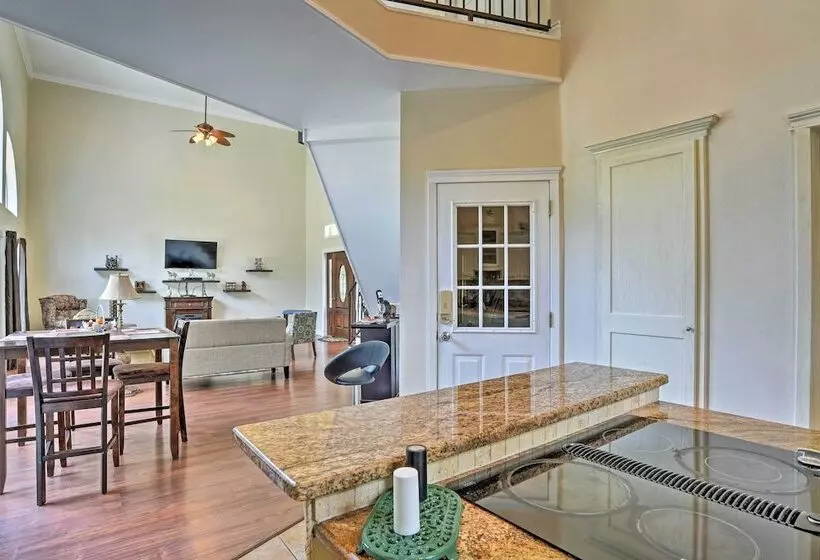 Cozy Lakefront Benton Home ~ 20 Mi To Shreveport!