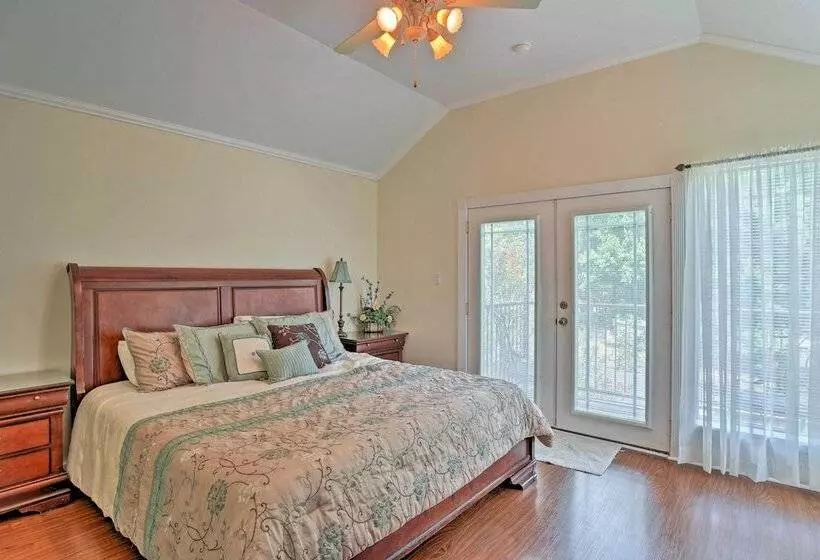 Cozy Lakefront Benton Home ~ 20 Mi To Shreveport!