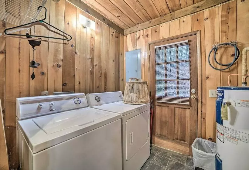 Cozy Cabin Near Massanutten Resort & Water Park!