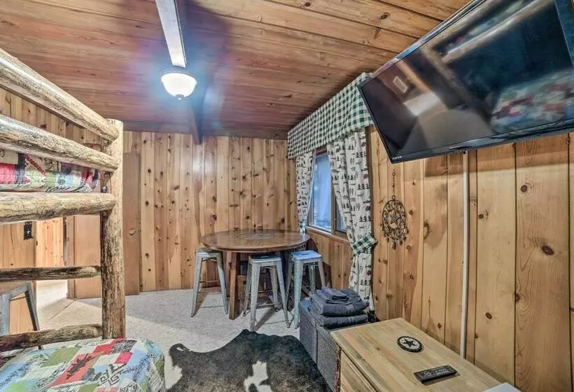 Cozy Cabin Near Massanutten Resort & Water Park!