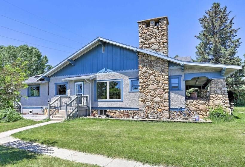 Custer Retreat W/ Pool Access, Walk To Downtown!