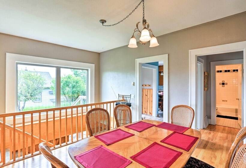 Custer Retreat W/ Pool Access, Walk To Downtown!