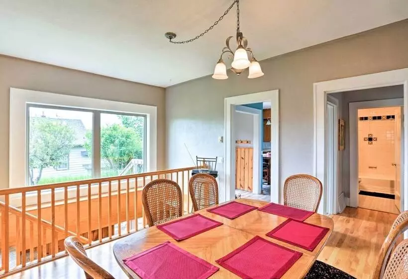 Custer Retreat W/ Pool Access, Walk To Downtown!