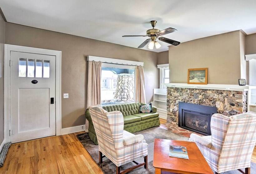 Custer Retreat W/ Pool Access, Walk To Downtown!