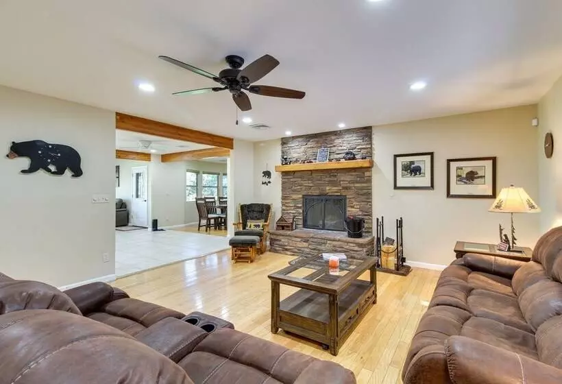 Dog Friendly Home On Pinetop Lakes Course!